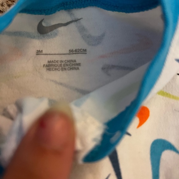 4/$20 Nike Kids Footie with Colorful Swoosh Pattern 3 Months - Picture 2 of 2